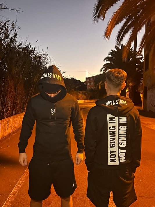 NOT GIVING IN Hoddie